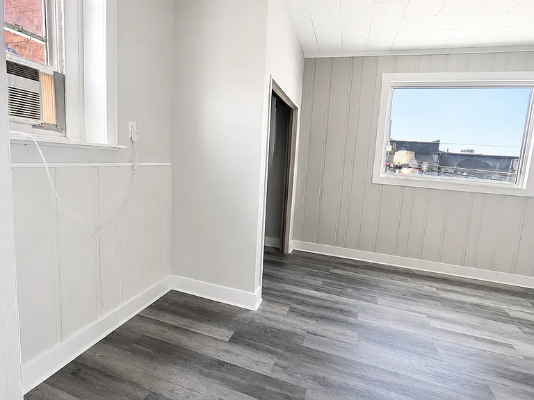 214 & 216 S Walnut St #1 — Photo 2