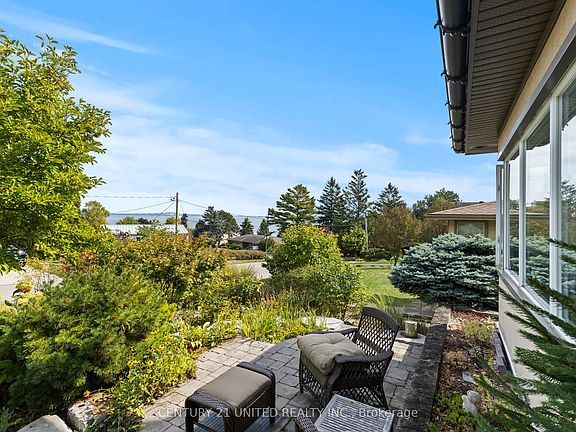 5th image of 882 Danforth Pl