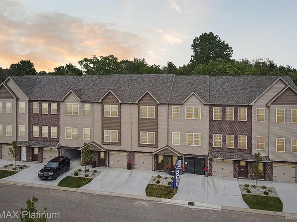 1666 Pinecroft Ln #68, Howell, MI 48855