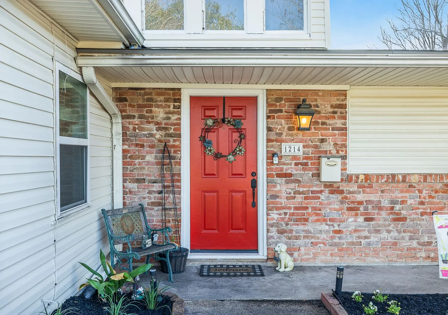Charming 3/1 House on Huge Lot in College Woodland Hills CS! Immediate Move In! — Photo 3