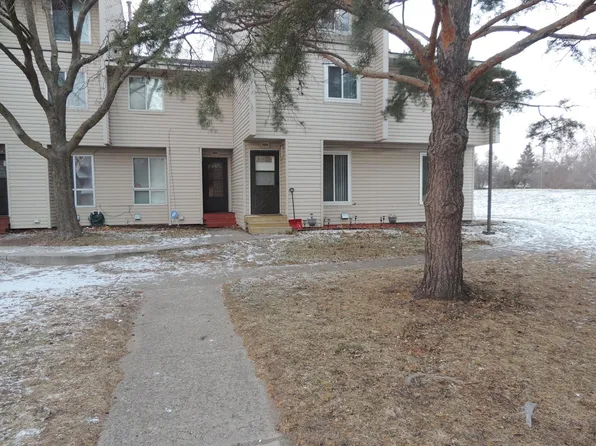 5604 Brookdale Dr N, Brooklyn Park, MN 55443