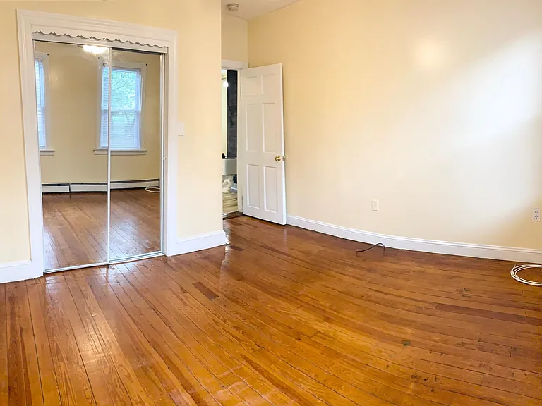 83 America St #2S — Photo 7