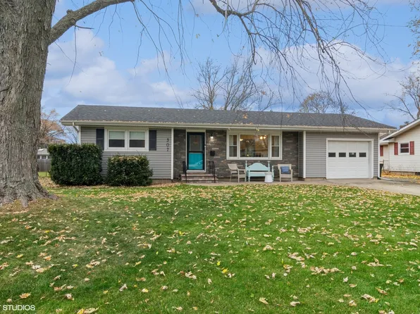 307 W State St, North Aurora, IL 60542