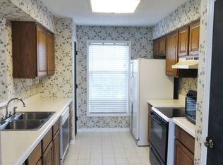 400 Raintree Rd, Jacksonville, NC 28540