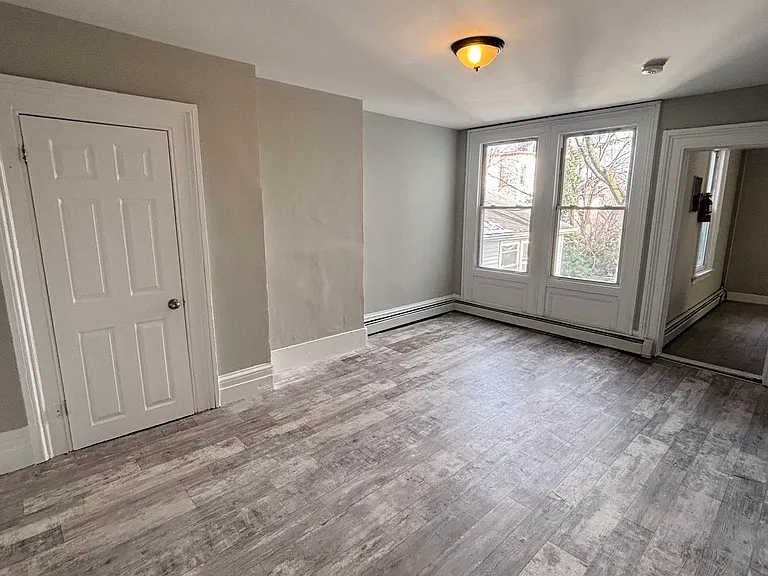 393 Straight St #2 — Photo 5