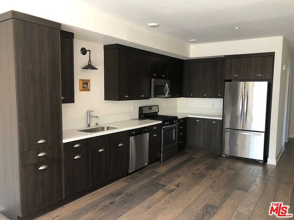 3 bed, 3.0 bath, 1790 sqft, $4,600 — Photo 3