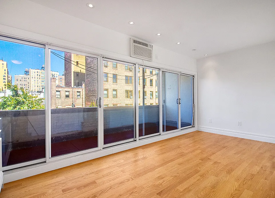 169 W 76th St #4R