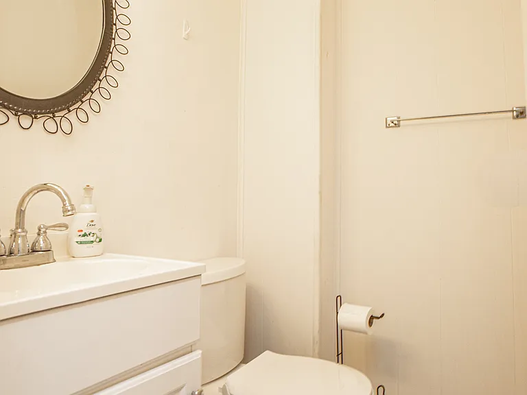 470 Conarroe St — Photo 33
