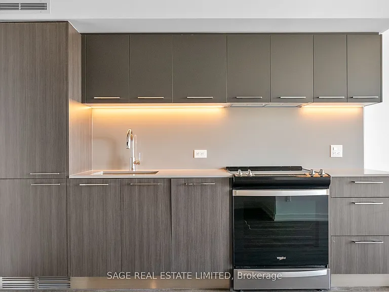 665 Queen St E #514 — Photo 7