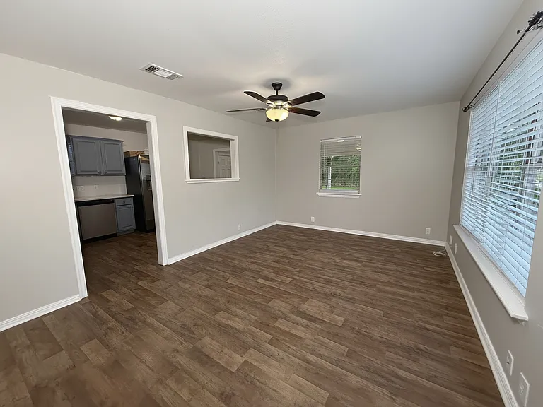 701 N Mirick Ave — Photo 2