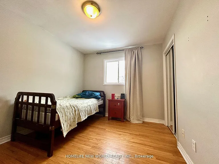 27 Hayward Cres #UPPER — Photo 17