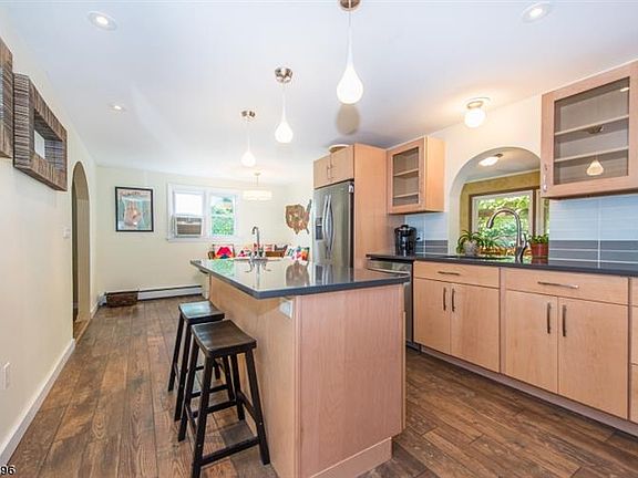 5th image of 4 Gardner Ave