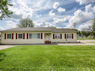 2002 12th St, Charleston, IL 61920