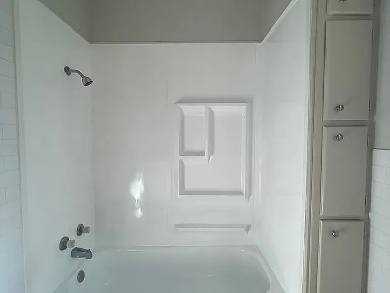 604 E Broadway St — Photo 13