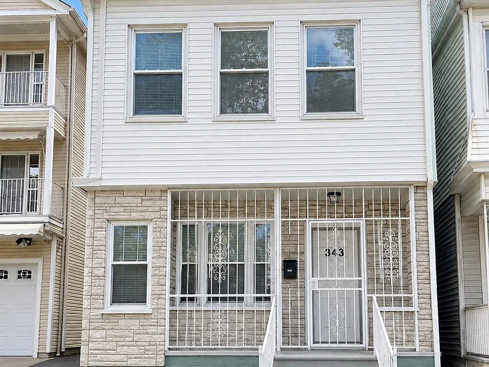 343 7th Ave W #2
