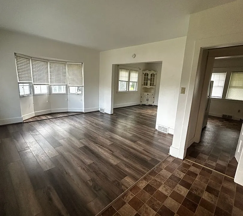 102-104 Morley Pkwy