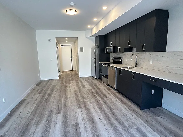 177 Armstrong St #304 — Photo 42