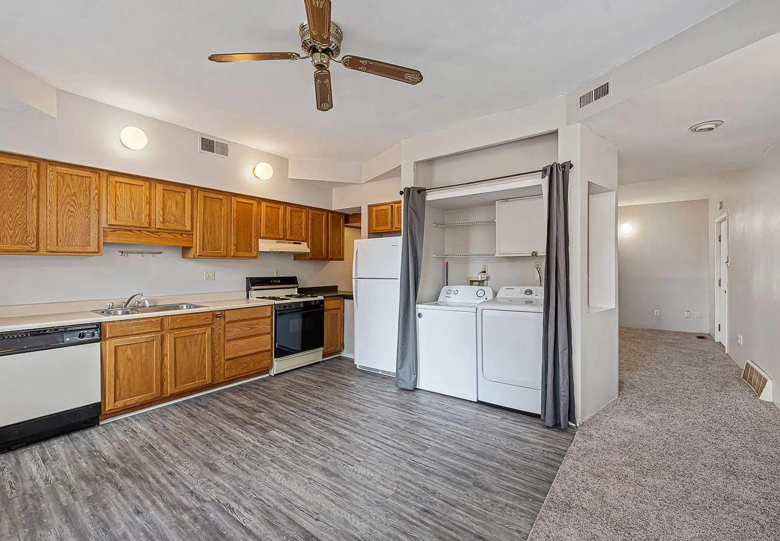 3 bed, 2.0 bath, 1088 sqft, $2,395 — Photo 4