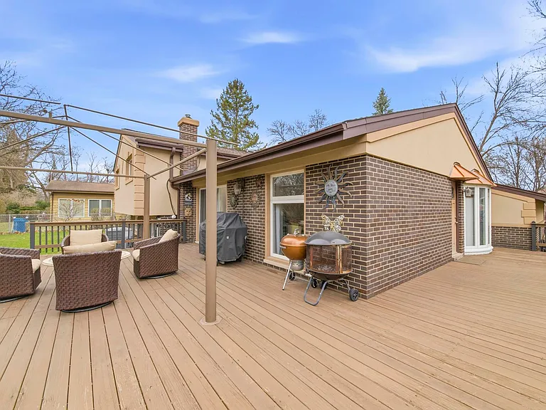 E Burr Oak Dr — Photo 4