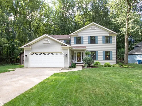 26471 Bayfair Dr, Olmsted Falls, OH 44138