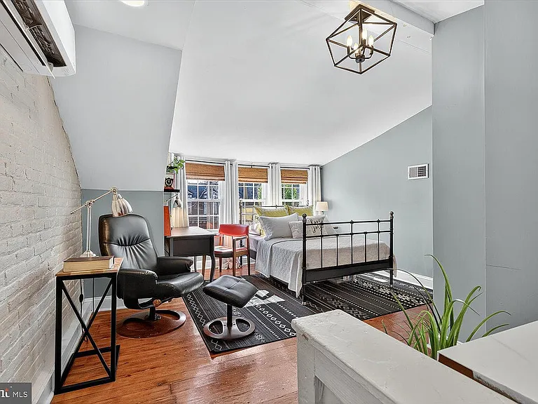 403 N Queen St — Photo 32
