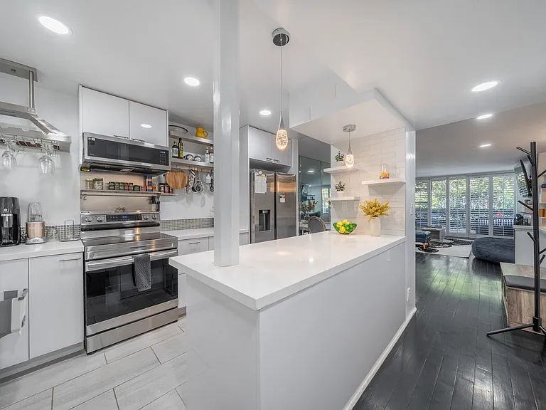 1900 Vine St #217 — Photo 4