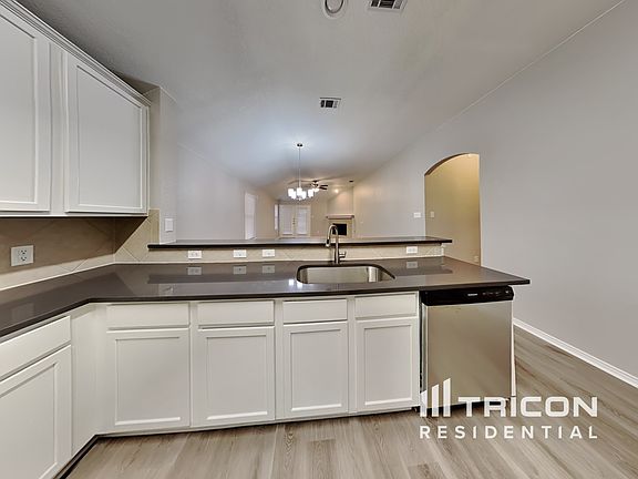 5th image of 9007 Water Oak Dr
