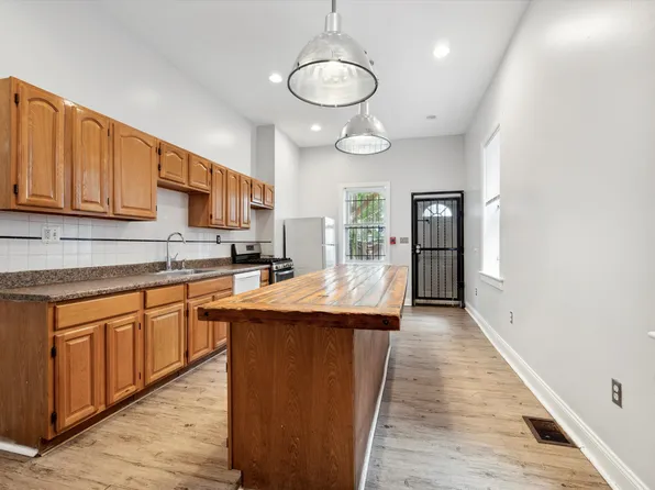 1852 N 17th St, Philadelphia, PA 19121