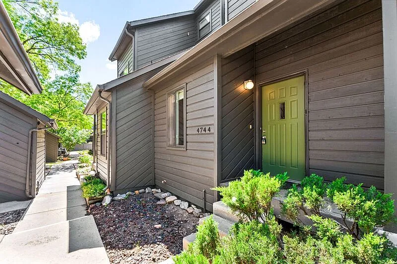 4744 Edison Ln