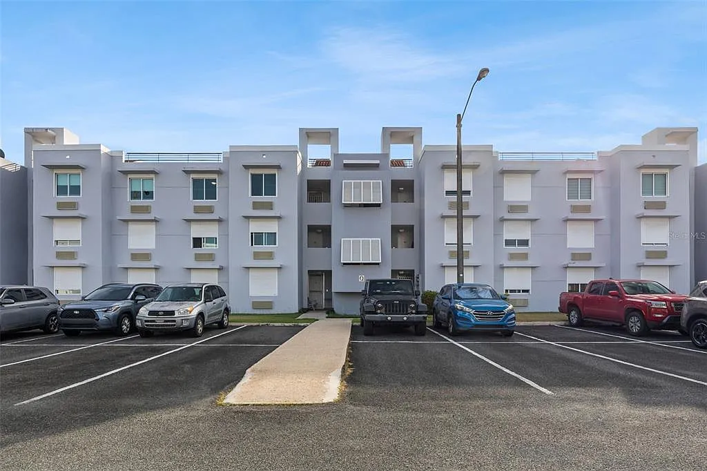 3 bed, 2.0 bath, 2083 sqft, $1,950 — Photo 1