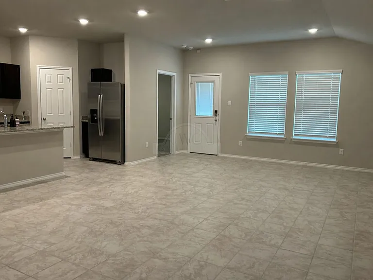 1319 Iron Horse Dr — Photo 6