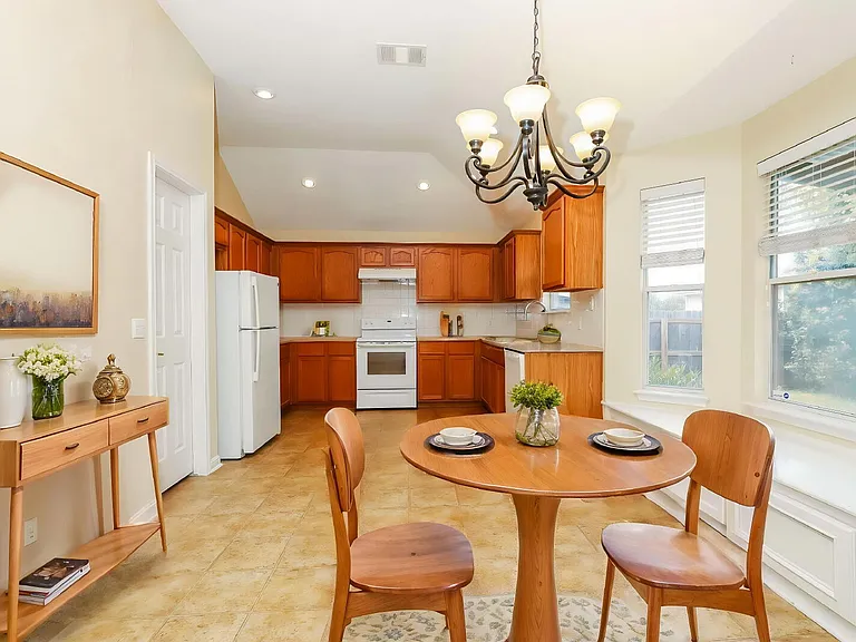 1561 Kenneys Way — Photo 9