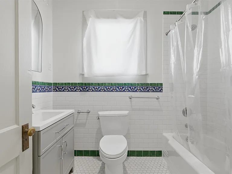 608 Harthan St — Photo 10