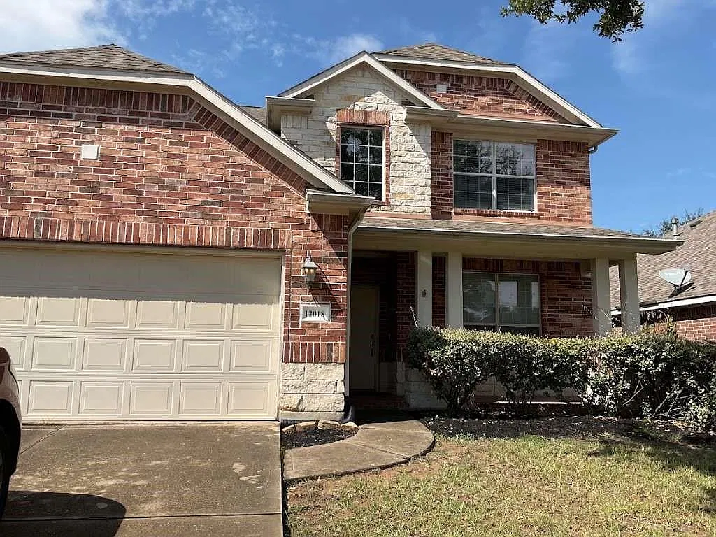 4 bed, 2.5 bath, 2656 sqft, $2,090 — Photo 3