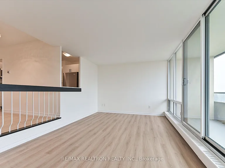19 Four Winds Dr #602 — Photo 10