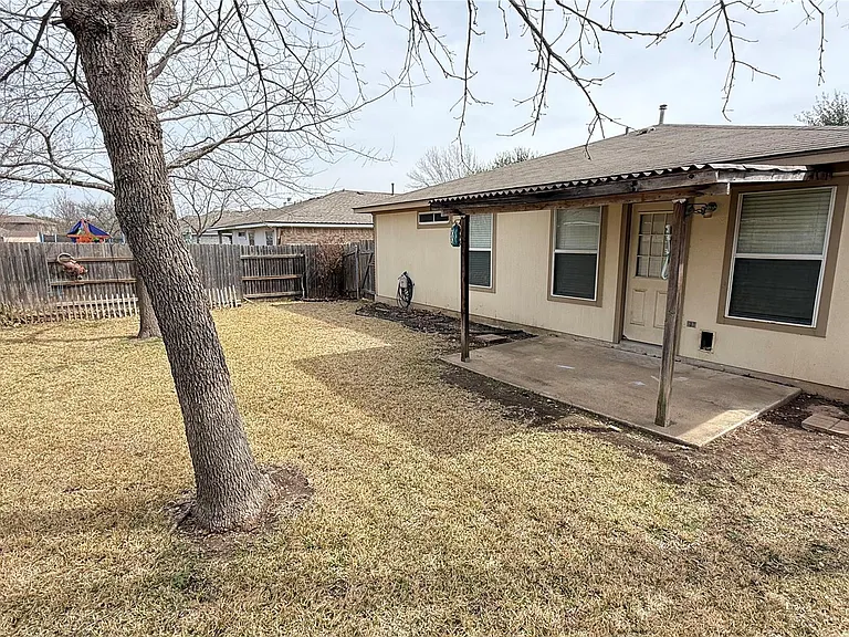 317 McCarthur Dr — Photo 10