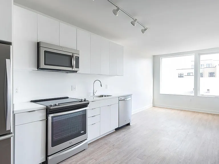 Hendrix Apartments — Photo 22