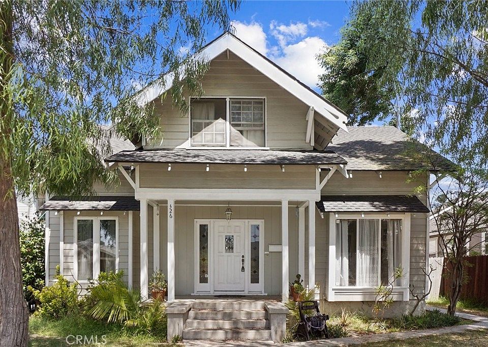 1st image of 326 Loma Ave