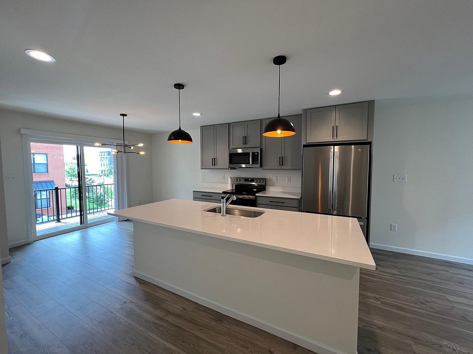 Kitchen and dining space perfect for entertaining!