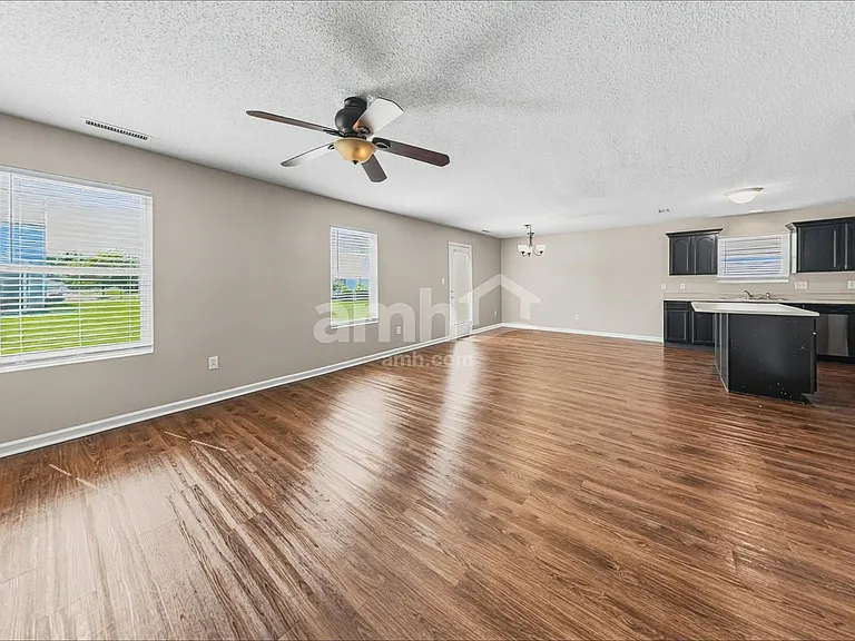 19486 Prairie Crossing Dr — Photo 7