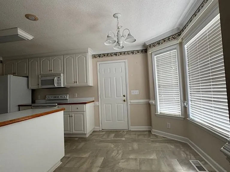 135 Adler Ln — Photo 9