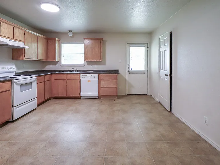 3102 Ida Dr — Photo 9
