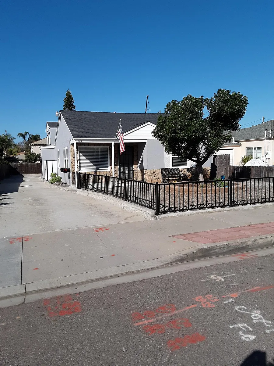 Building Photo - 164 4th Ave #B