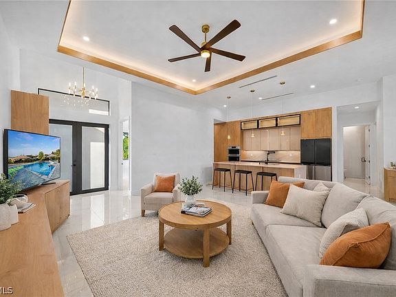 4th image of 3913 Agualinda Blvd