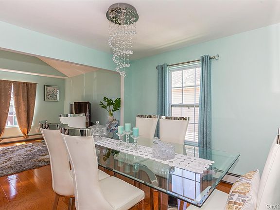 4th image of 165 Wellesley Street