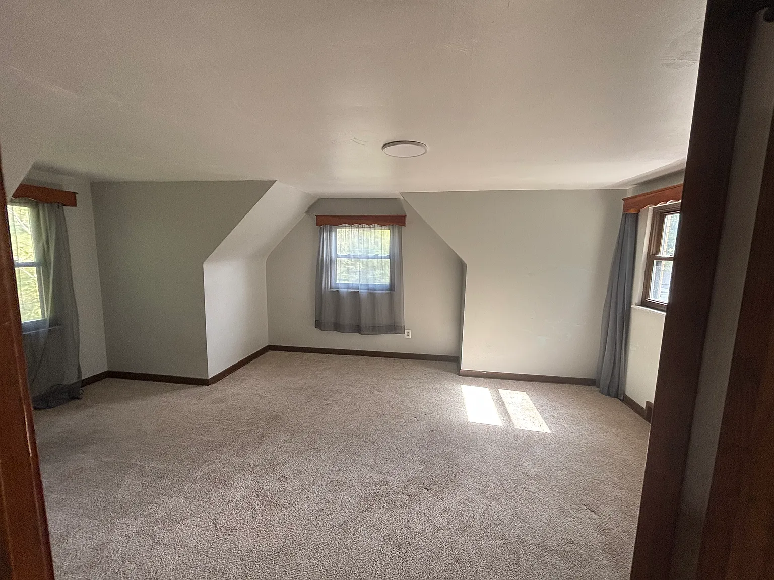 4 bed, 1122 sqft, $1,650 — Photo 2