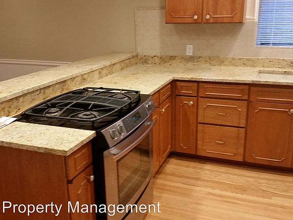 3rd image of 31B 2844 31st Ave W