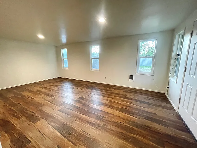 3232 Washington Way — Photo 7