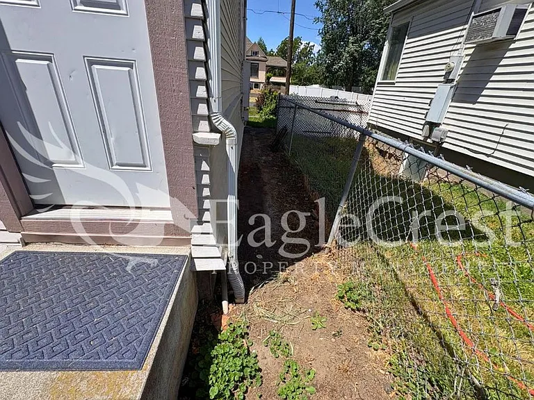 216 N Park St — Photo 13