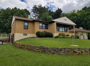 943 Wells St, Darlington, WI 53530